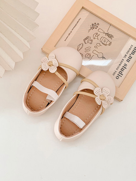 Ежедневни обувки от еко кожа с 3D елемент за момичета 