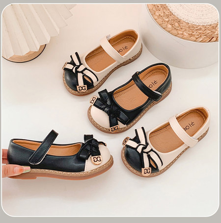 Παιδικά παπούτσια από οικολογικό δέρμα με κούμπωμα velcro