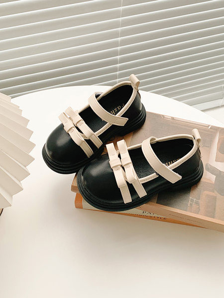 Детски кожени обувки с панделка 