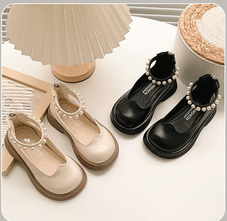 Елегантни обувки от еко кожа с камъни