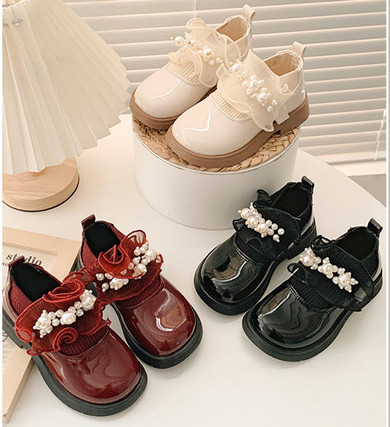 Детски неплъзгаши се обувки с перли