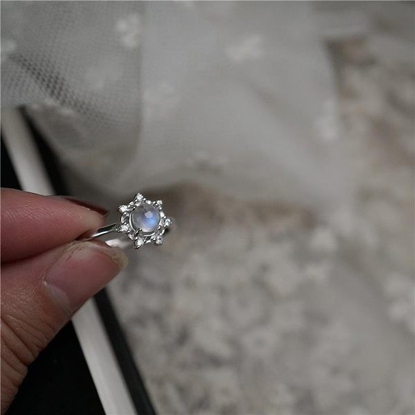 Модерен дамски пръстен с камък -сребрист и златист цвят