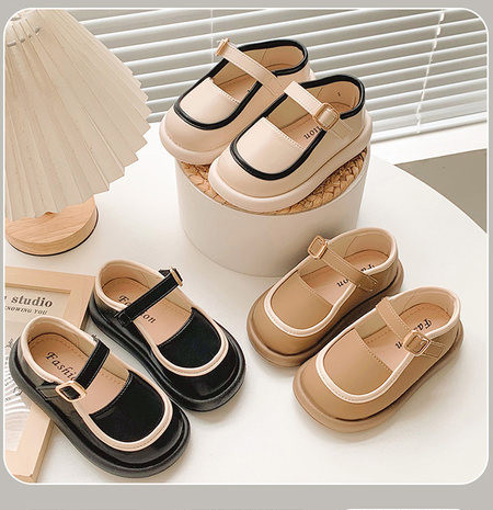 Детски обувки за момичета с равна подметка