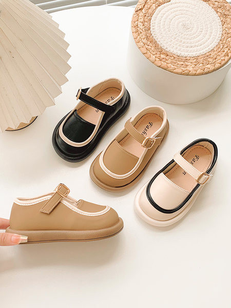 Детски обувки за момичета с равна подметка