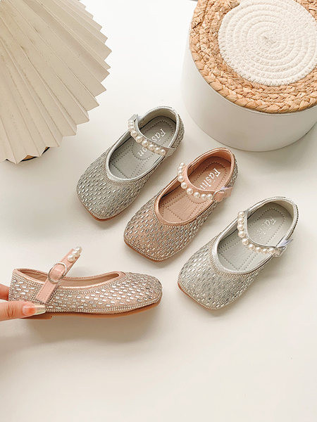 Детски обувки с декоративни перли 