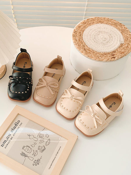 Детски обувки с панделка и метални нитове за момичета