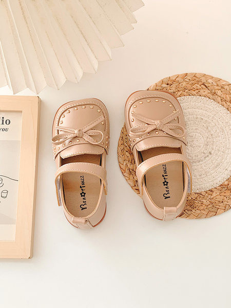 Детски обувки с панделка и метални нитове за момичета