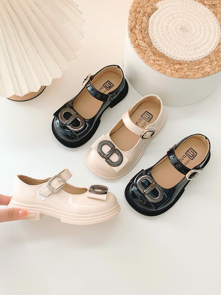 Обувки за момичета с метални елементи