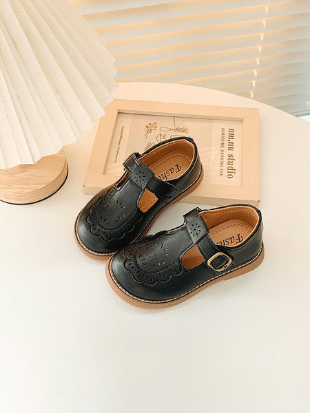 Ретро модел детски обувки от еко кожа с велкро закопчаване