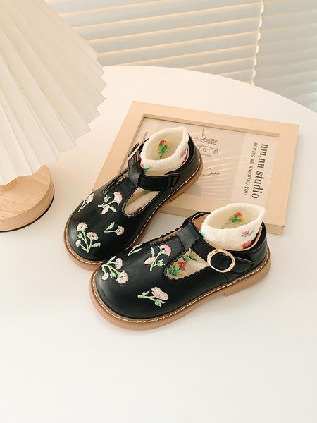 Детски обувки с флорални мотиви 