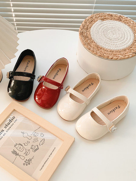 Детски обувки за момичета-изчистен модел