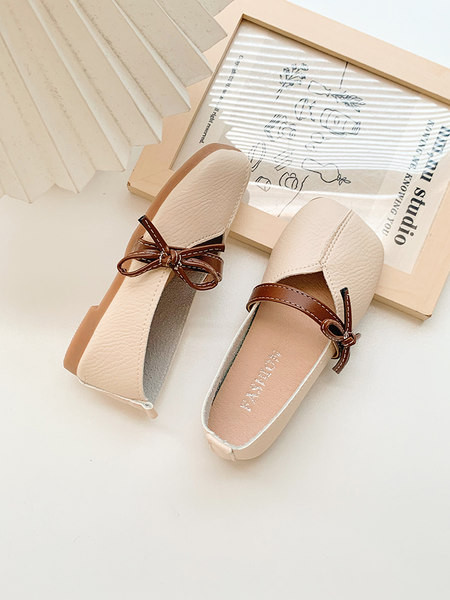 Ежедневни обувки за момичета от еко кожа с панделка