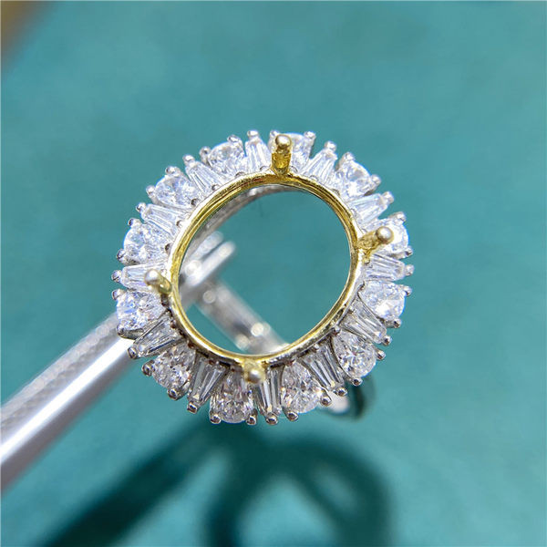 Елегантен дамски пръстен - с камъни