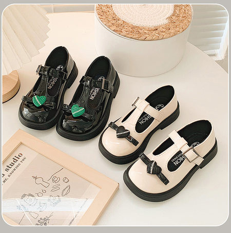 Детски ежедневни обувки с велкро закопчаване и сърца