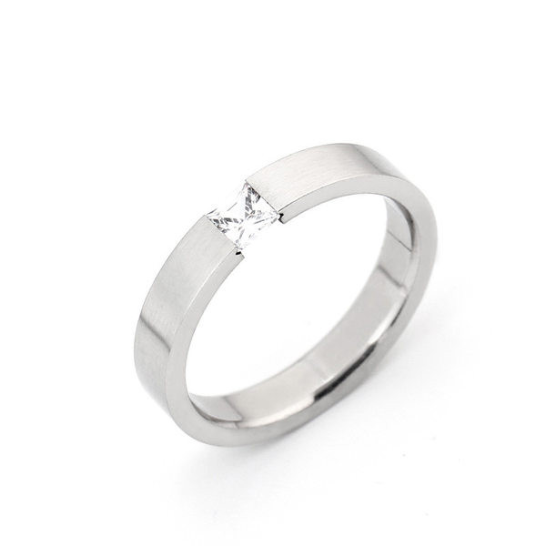 Дамски сребрист пръстен - с камък