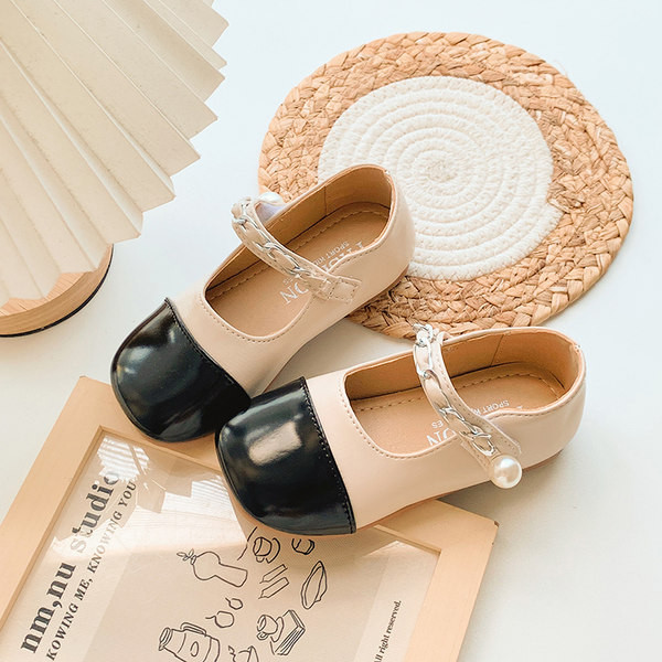 Pantofi pentru fete cu elemente perlate metalice