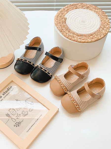 Model nou de pantofi pentru copii cu lant pentru fete