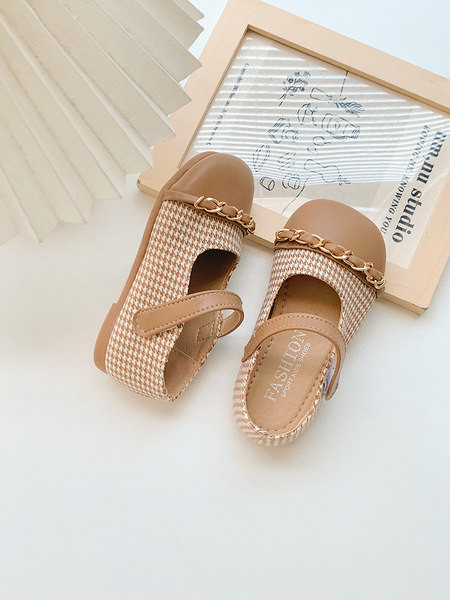 Model nou de pantofi pentru copii cu lant pentru fete