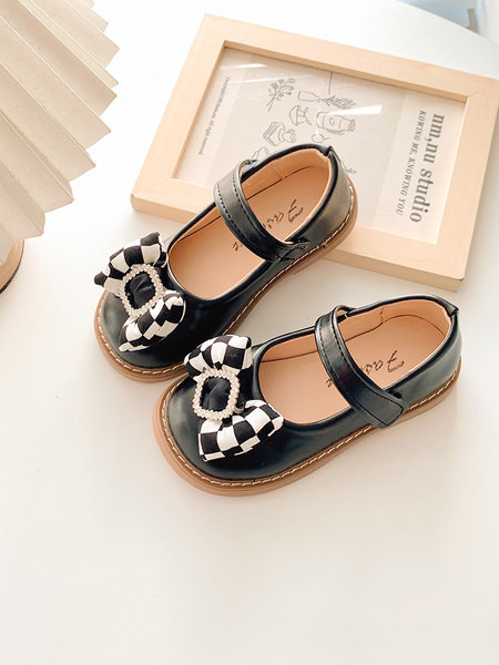 Παιδικά παπούτσια για κορίτσια - με κορδέλα