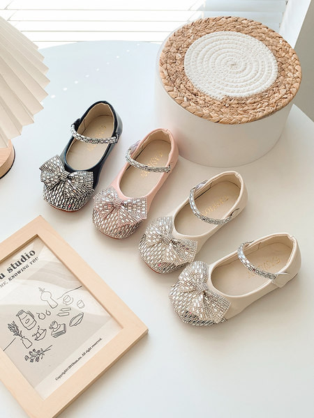 Модерни обувки за момичета с панделка и декоративни камъни