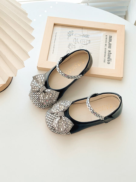 Модерни обувки за момичета с панделка и декоративни камъни