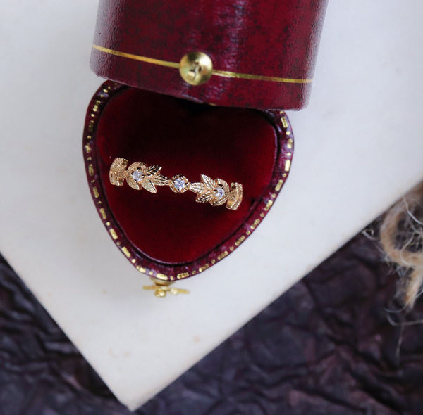 Inel de dama - cu pietre decorative