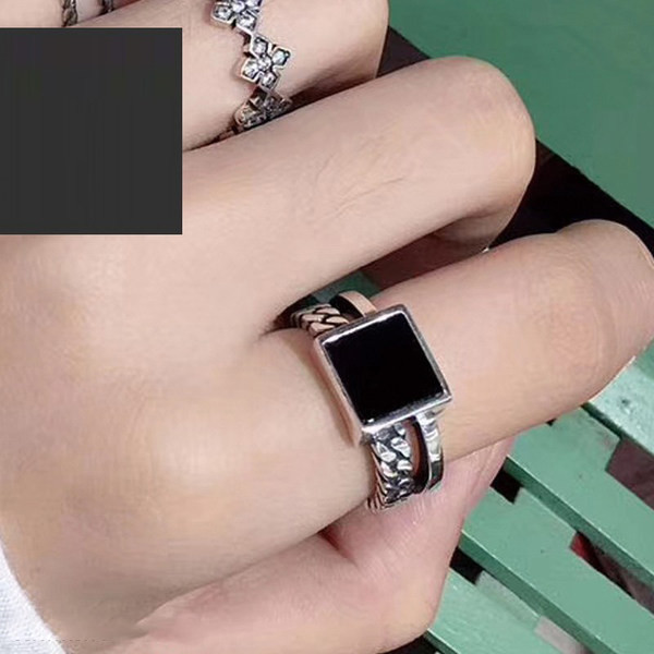 Inel de damă cu - o piatră decorativă