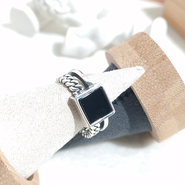 Inel de damă cu - o piatră decorativă