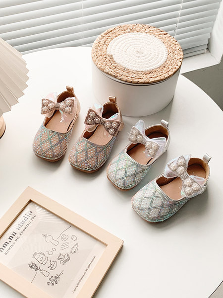 Pantofi formali pentru fete cu pietre si perle