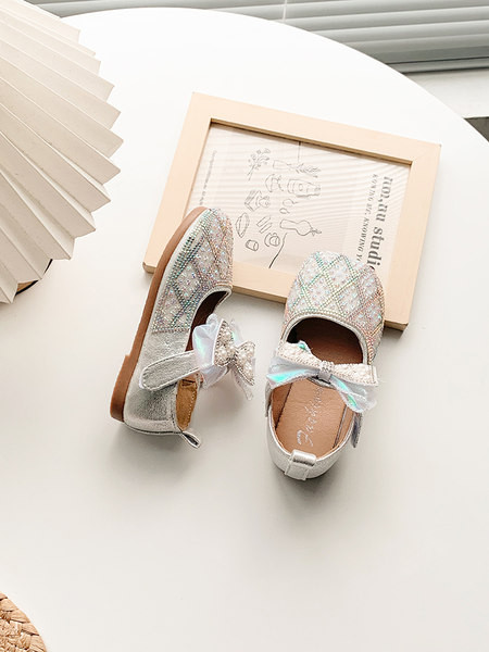 Pantofi formali pentru fete cu pietre si perle