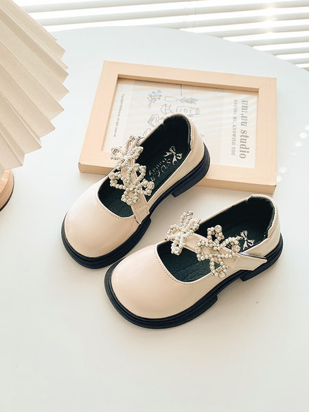 Модерни обувки за момичета с велкро лепенки и декоративни камъни