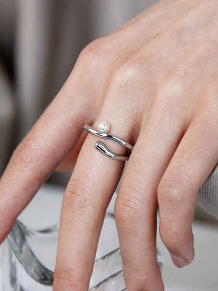 Дамски модерен пръстен с декоративни перли