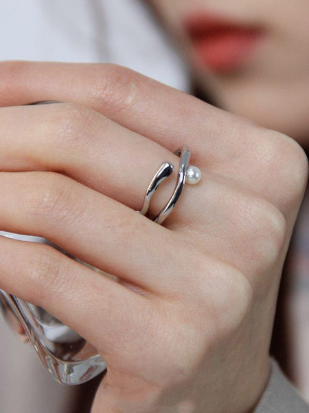 Дамски модерен пръстен с декоративни перли