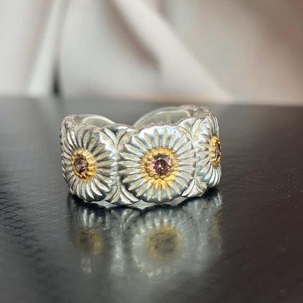 Inel de dama cu o piatra - de culoare argintie