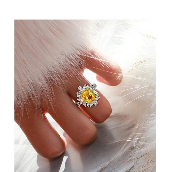 Inel formal de damă cu o piatră decorativă