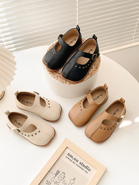 Pantofi casual pentru fete cu element metalic