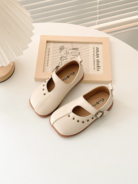 Pantofi casual pentru fete cu element metalic