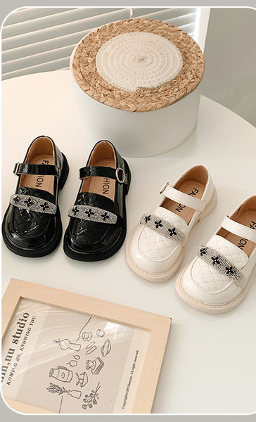 Pantofi casual pentru fete cu pietre