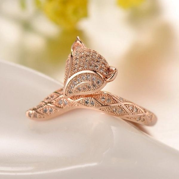 Inel de dama elegant cu pietre decorative