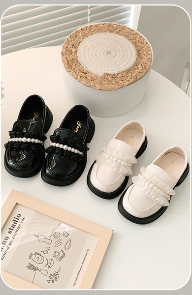 Ежедневни обувки за момичета с перли