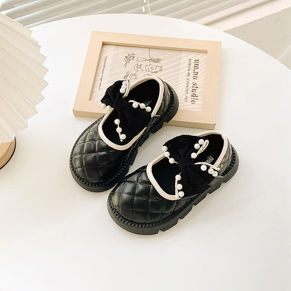 Детски обувки с панделка и перли