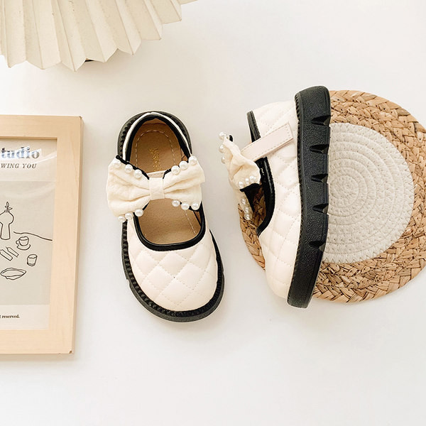 Детски обувки с панделка и перли