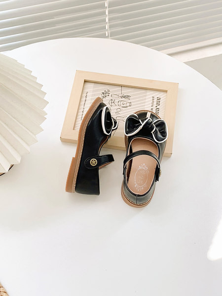 Pantofi casual pentru fete - cu element metalic