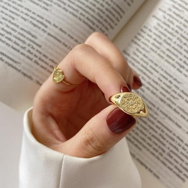 Inel reglabil gravat cu soare pentru femei