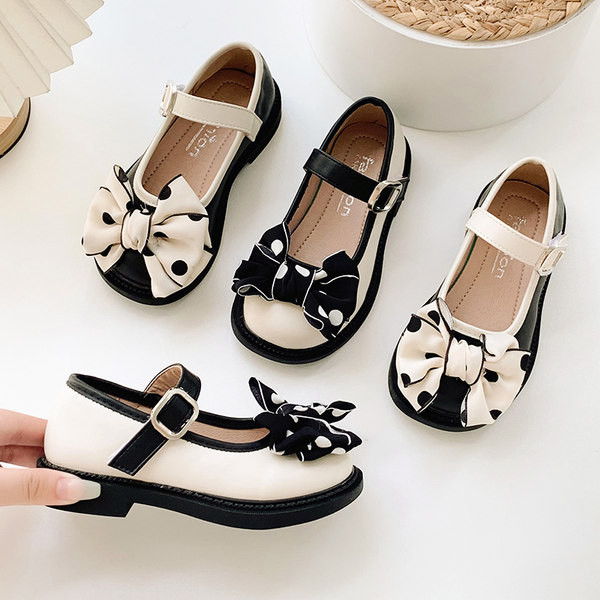 Обувки за момичета от еко кожа с панделка и нисък ток