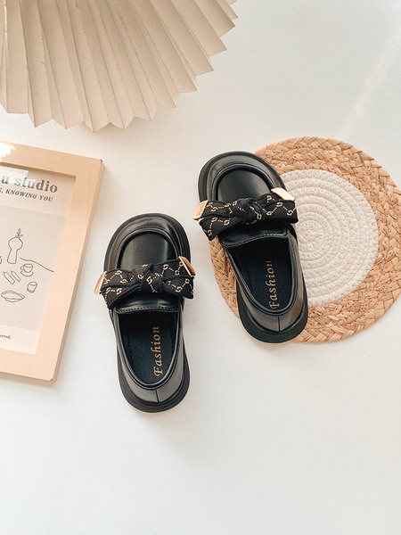 Pantofi de dama din piele in doua culori