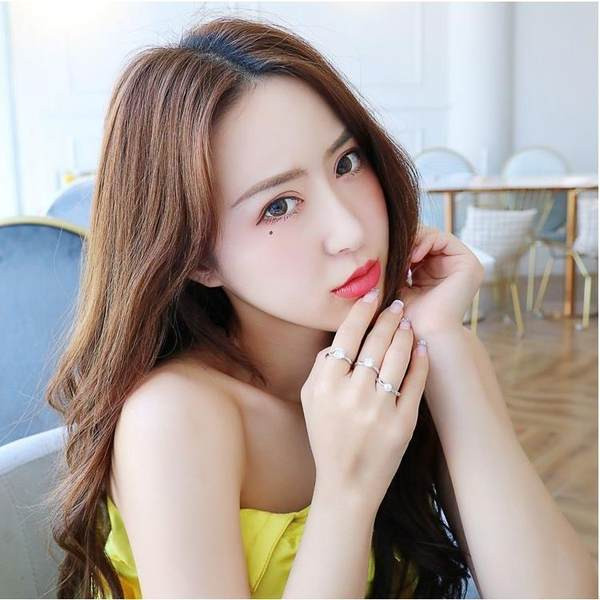 Inel elegant de dama - cu o piatra