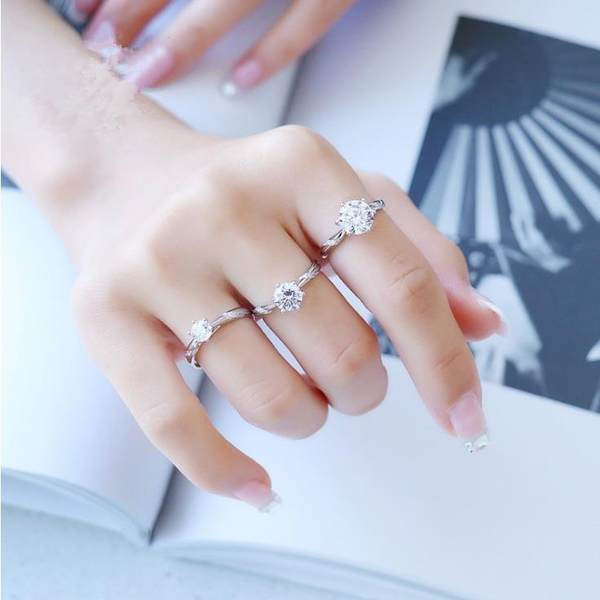 Inel elegant de dama - cu o piatra