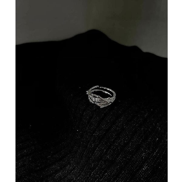 Elegáns gyűrű ezüst színben