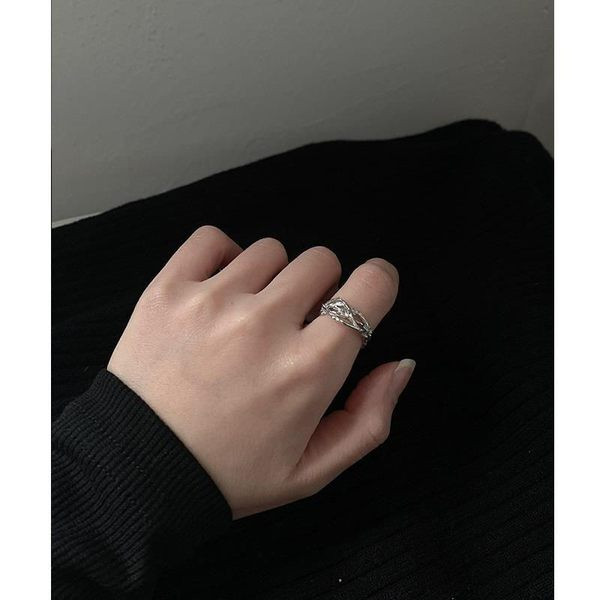 Elegáns gyűrű ezüst színben